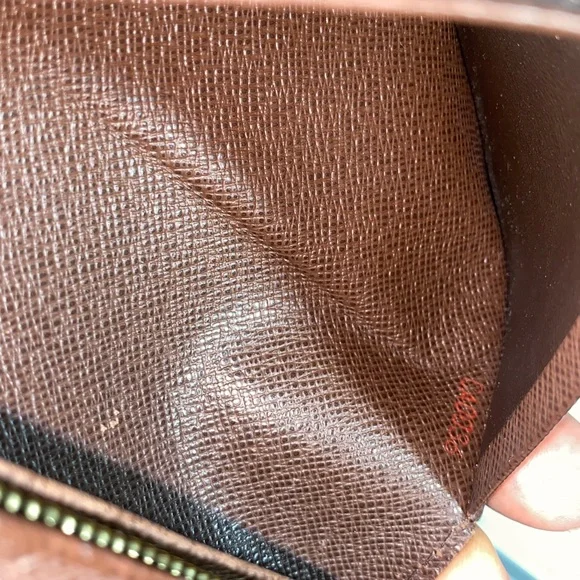 Authentic Louis Vuitton Damier Bifold Zippy Wallet - Picture 10 of 16